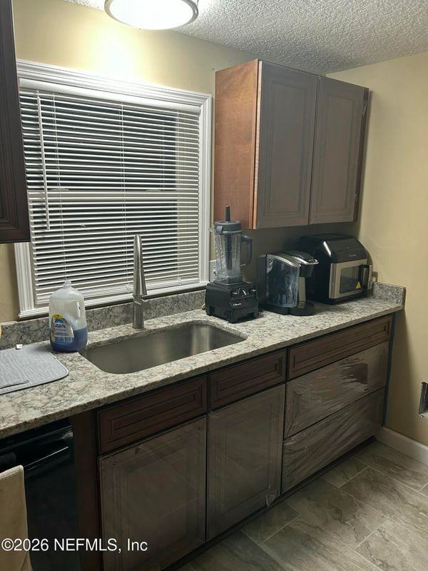 294 Lee Dr - Photo 5 of 13