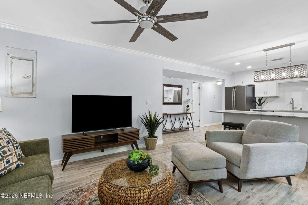 514 S 4th St ##B - Photo 6 of 18