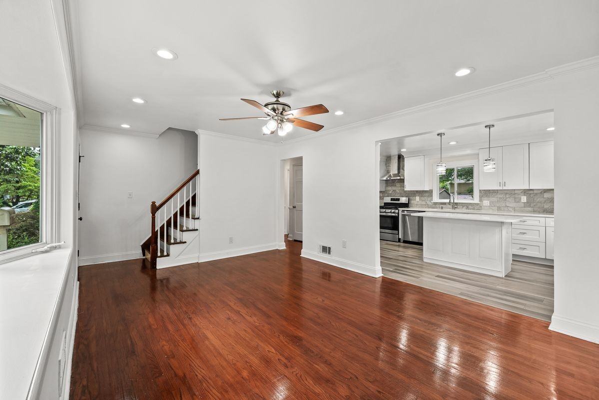 53 Oneida Ave - Photo 5 of 29