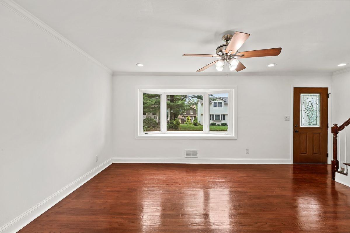 53 Oneida Ave - Photo 6 of 29