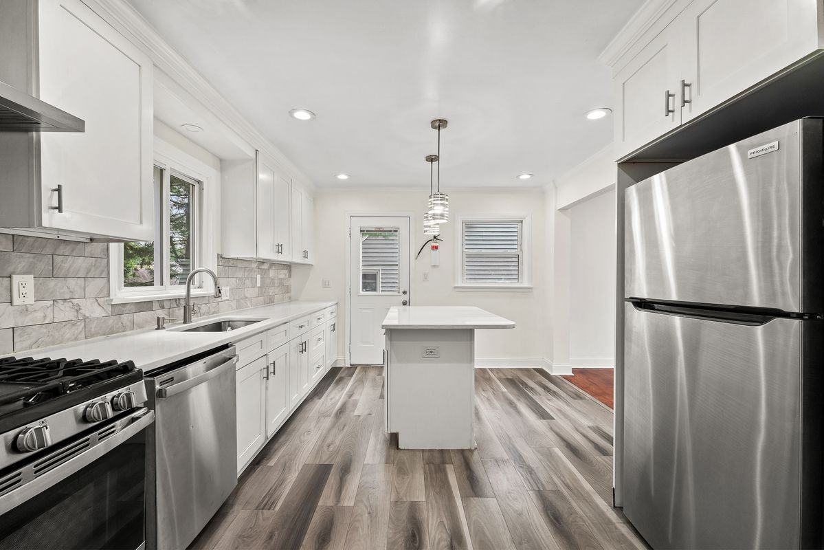 53 Oneida Ave - Photo 7 of 29