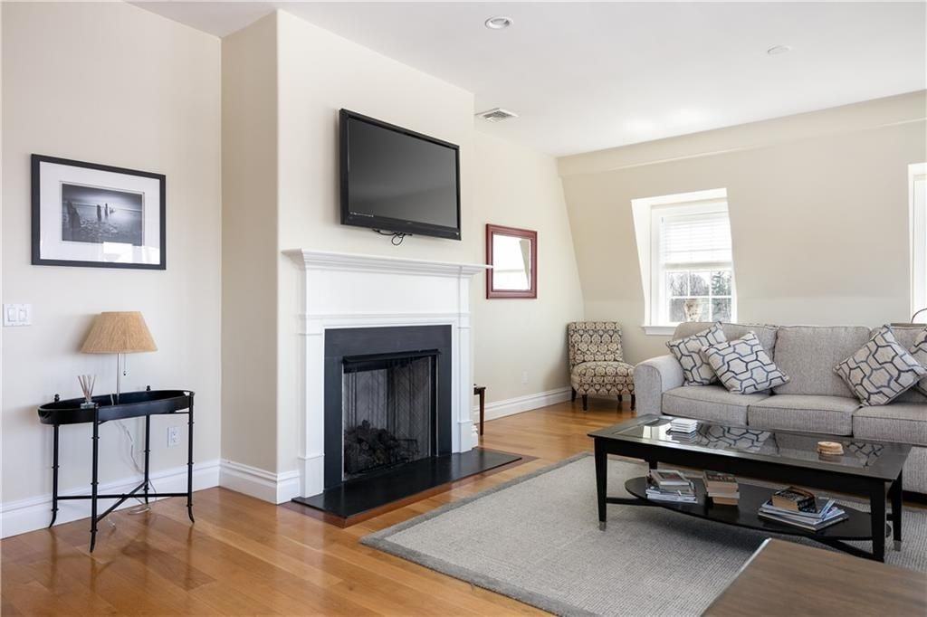 106 William St ##2 - Photo 3 of 12