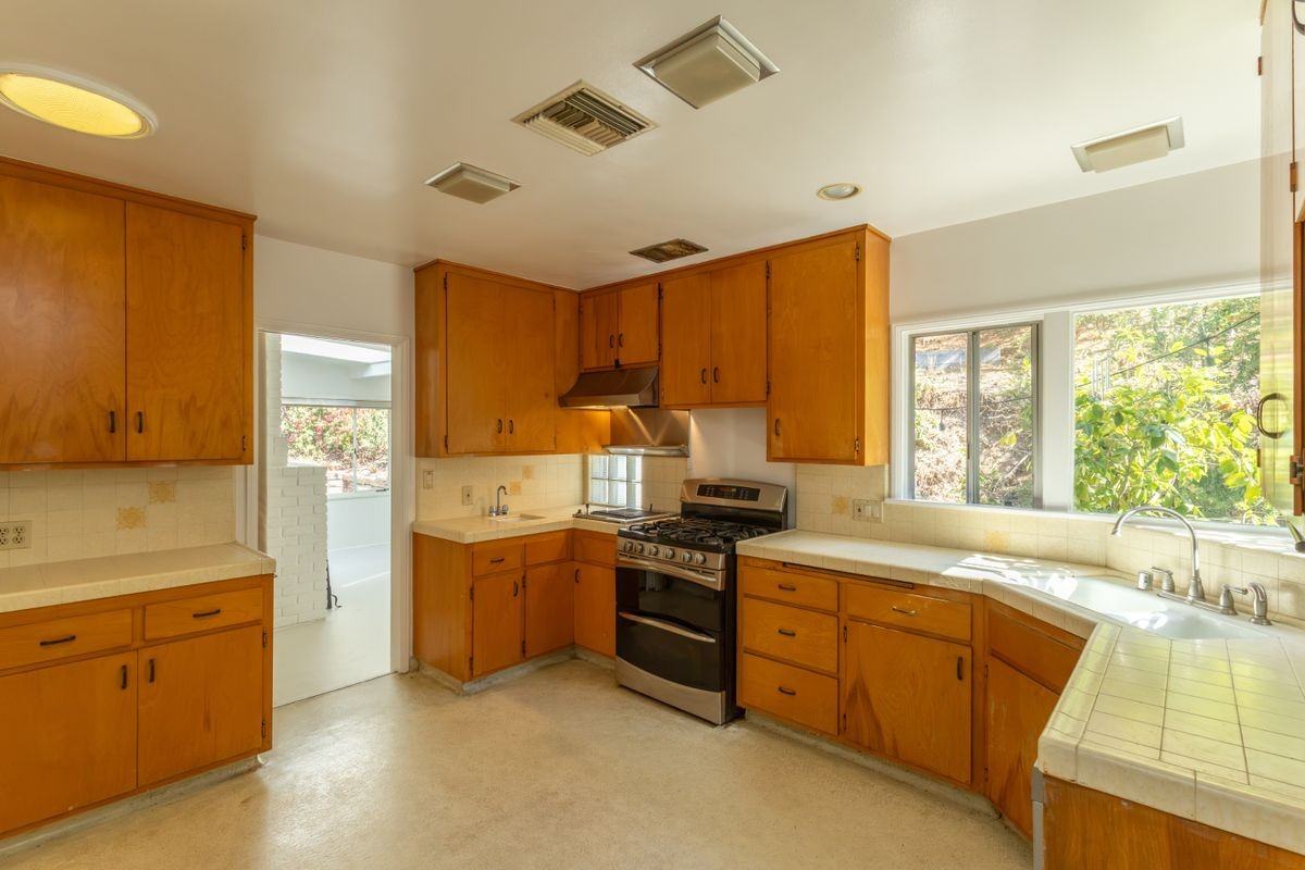 1425 Brixton Rd - Photo 3 of 5