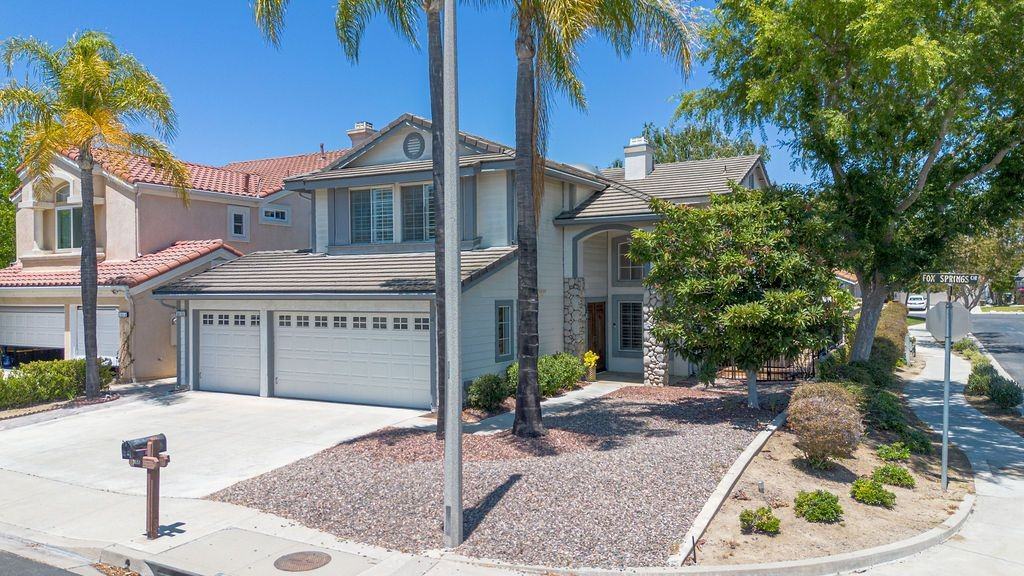 1651 Fox Springs Cir - Photo 2 of 19