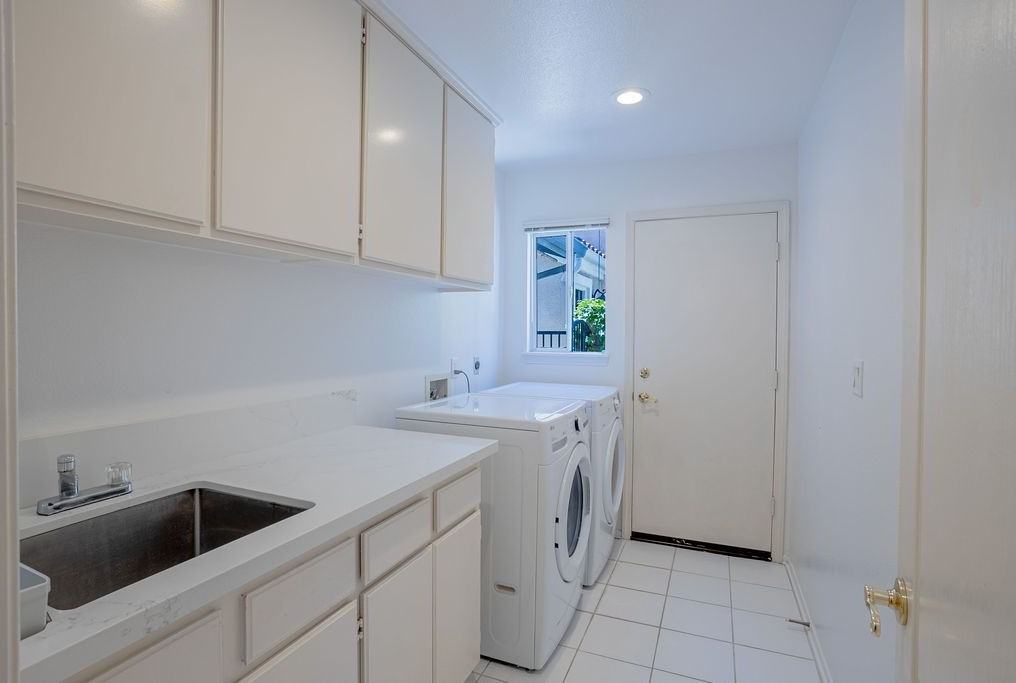 1651 Fox Springs Cir - Photo 4 of 19