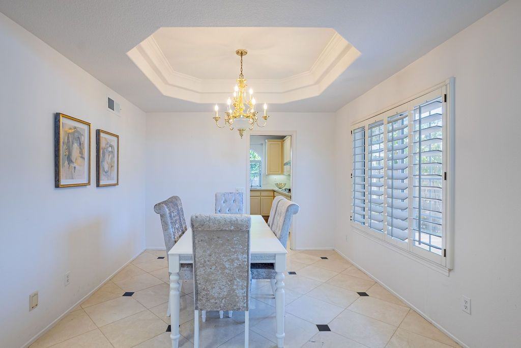 1651 Fox Springs Cir - Photo 5 of 19
