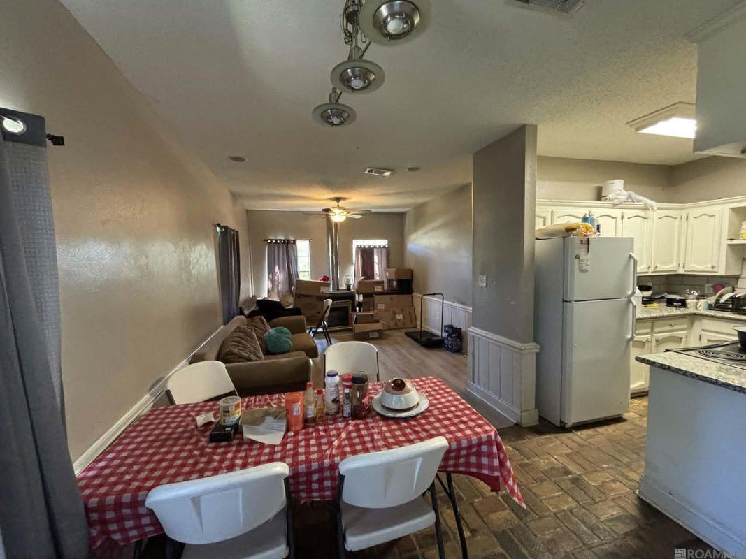 10253 Stonehaven Ave - Photo 3 of 7
