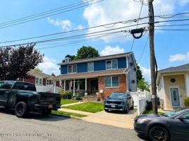 featured image of 240 Graves St