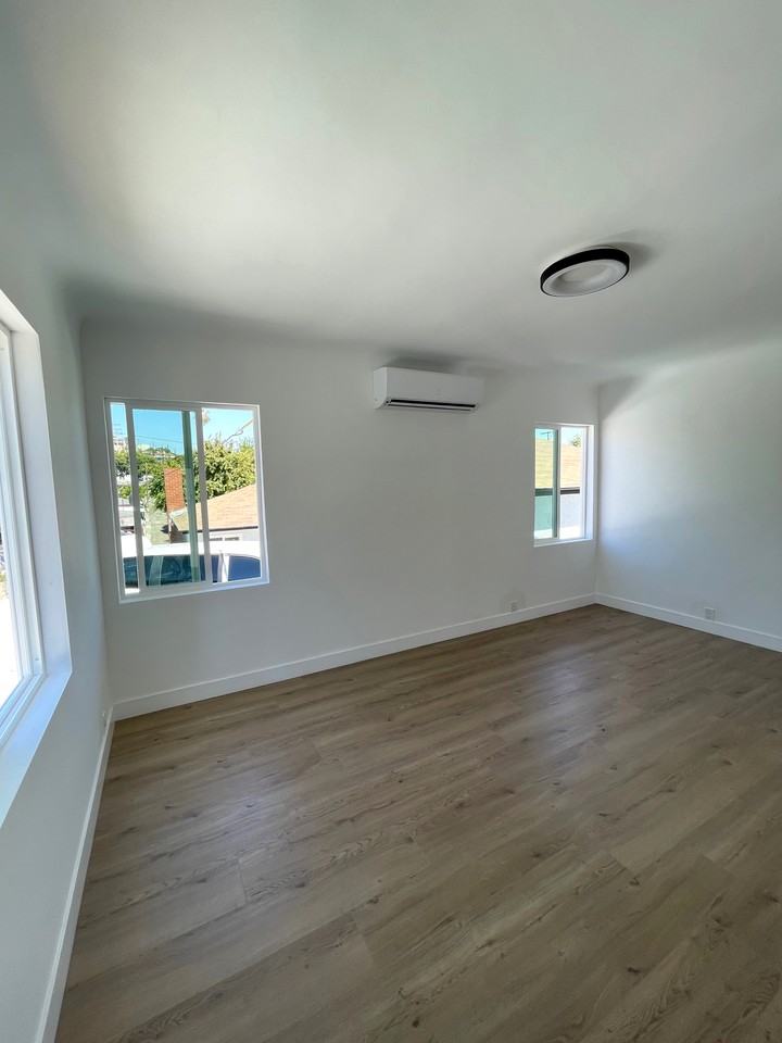 955 N Hicks Ave #NA - Photo 3 of 18