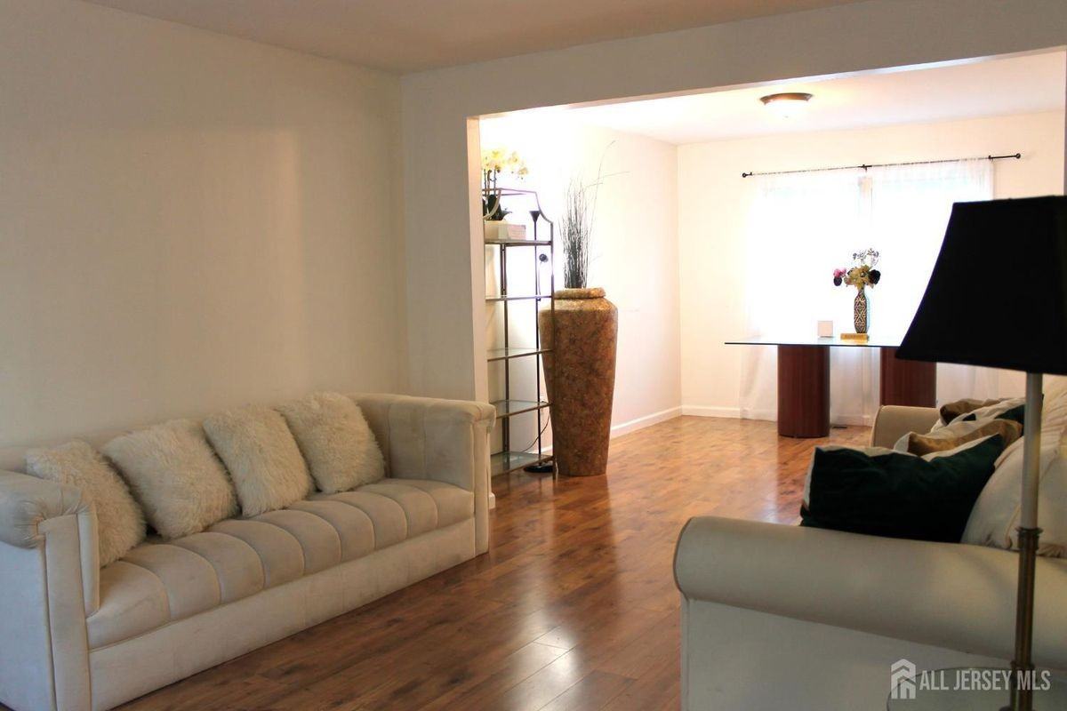 39 Independence Ct - Photo 2 of 50
