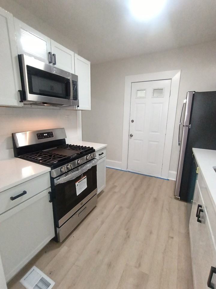 813 E Wayne St #1 - Photo 3 of 10