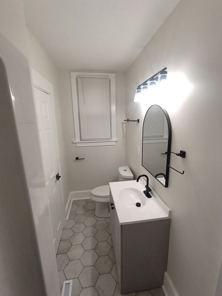 813 E Wayne St #1 - Photo 4 of 10