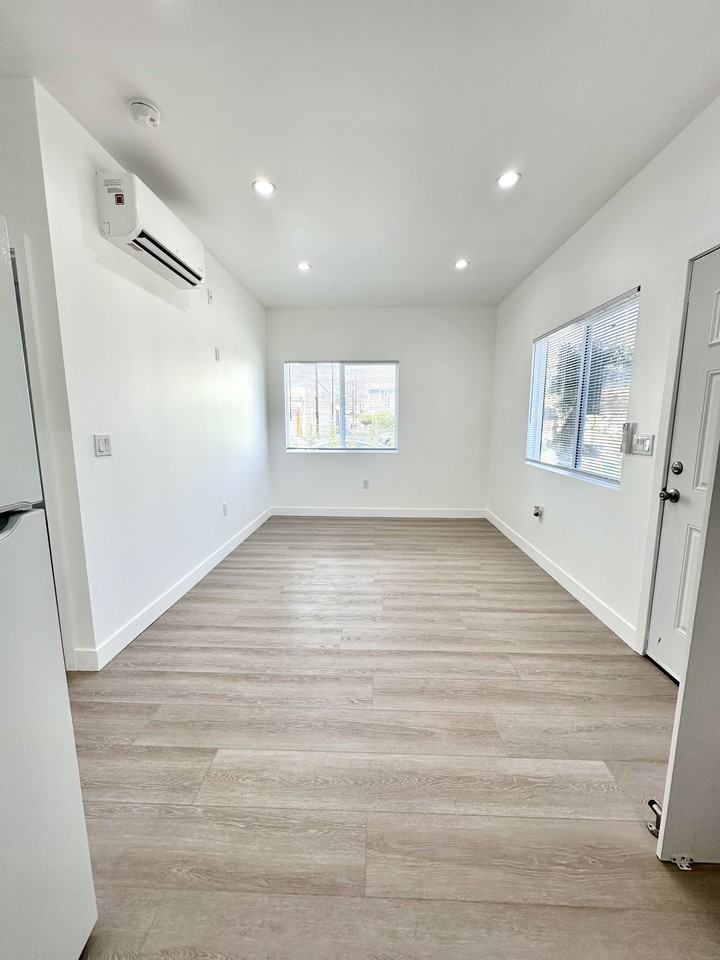419 S Lake St #101 - Photo 4 of 9