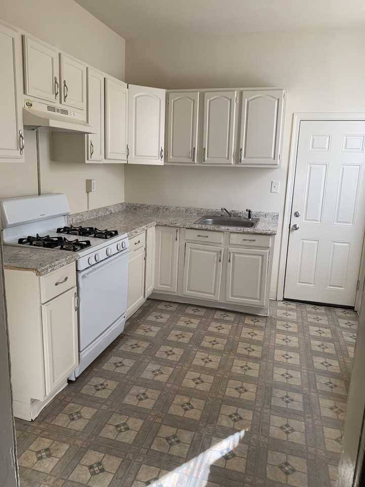 1433 N 30th St #NA - Photo 5 of 9