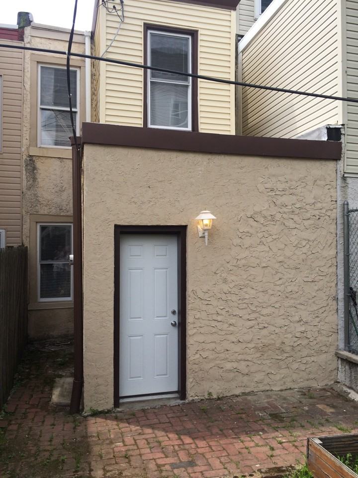 1433 N 30th St #NA - Photo 6 of 9