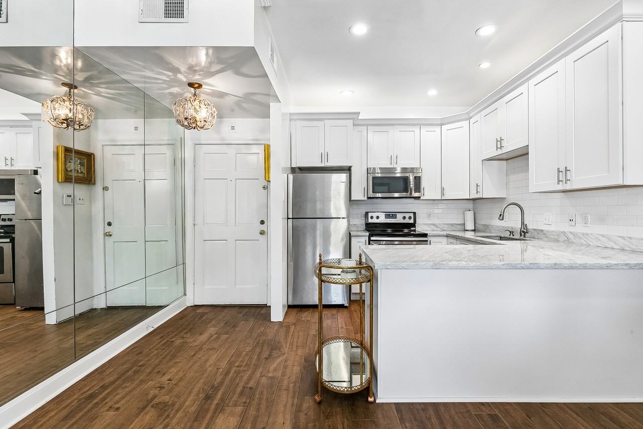 3801 Saint Charles Ave #500 - Photo 5 of 12