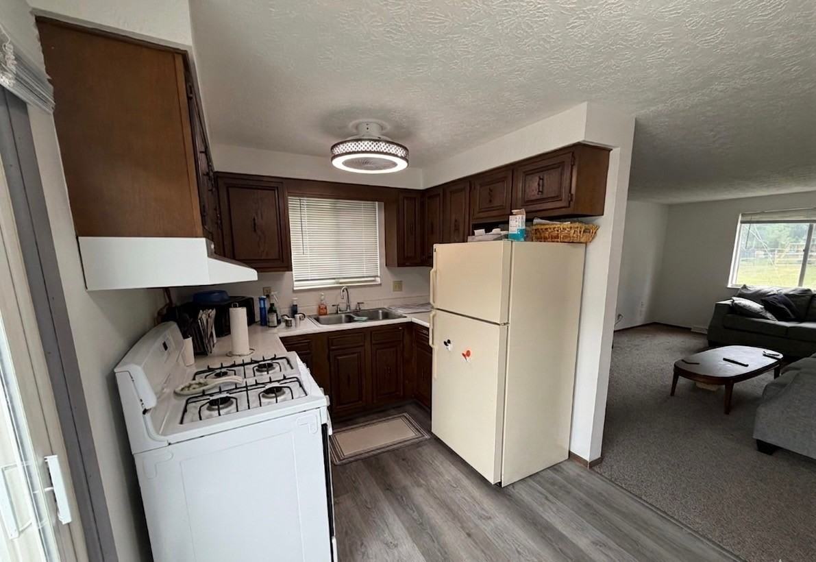 317 Stewart Ave Nw #319 - Photo 3 of 9