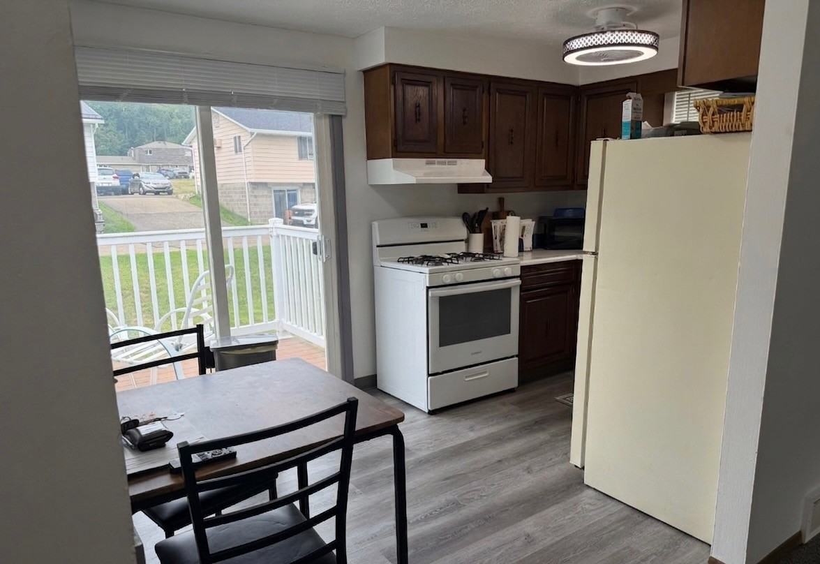 317 Stewart Ave Nw #319 - Photo 4 of 9