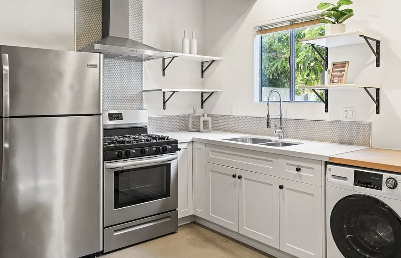 411 E Randolph St #NA - Photo 5 of 8