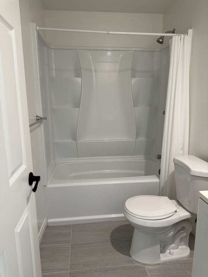 411 E Randolph St #NA - Photo 6 of 8