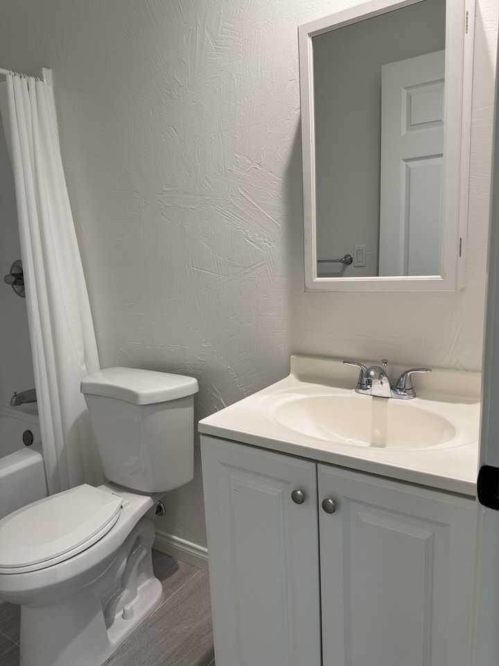 411 E Randolph St #NA - Photo 7 of 8