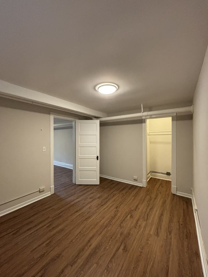 523 W Melrose St - Photo 7 of 17