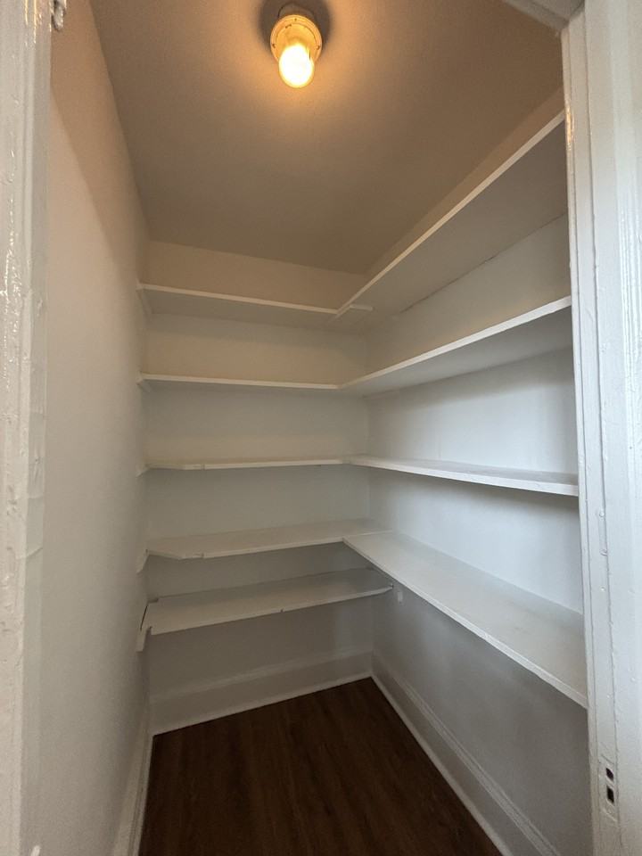 523 W Melrose St - Photo 6 of 17