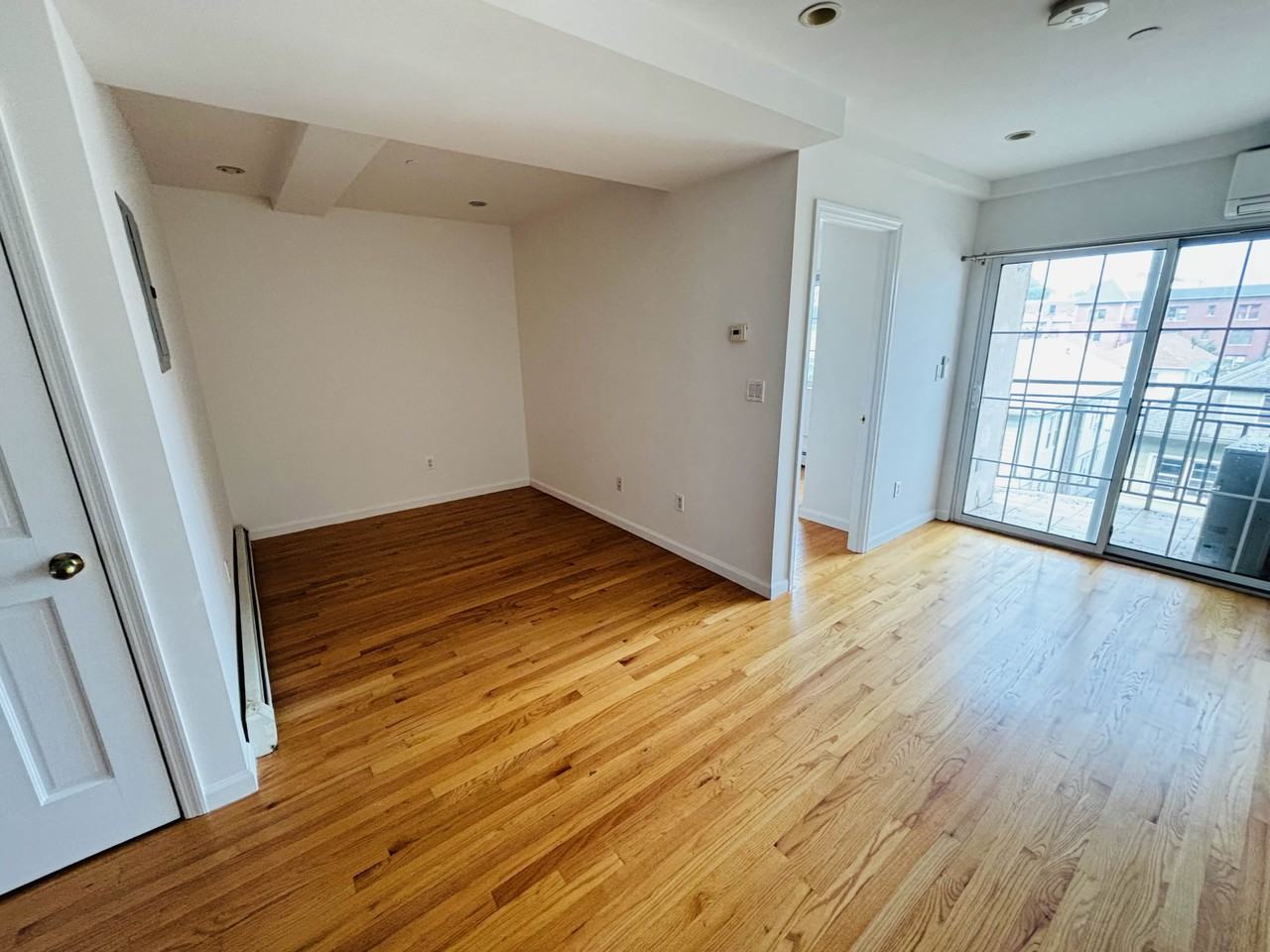 4318 Robinson St #4B - Photo 4 of 9