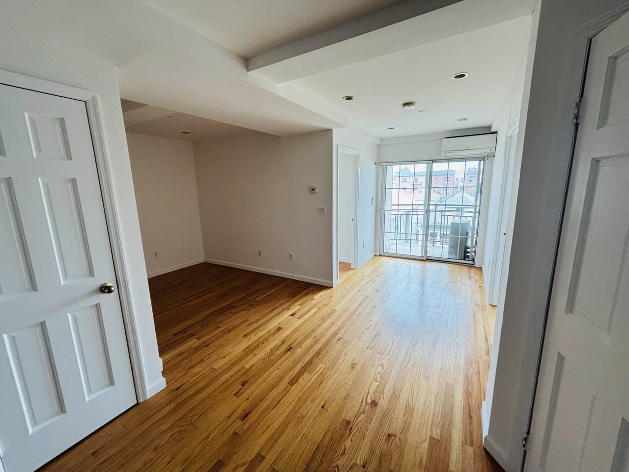 4318 Robinson St #4B - Photo 6 of 9