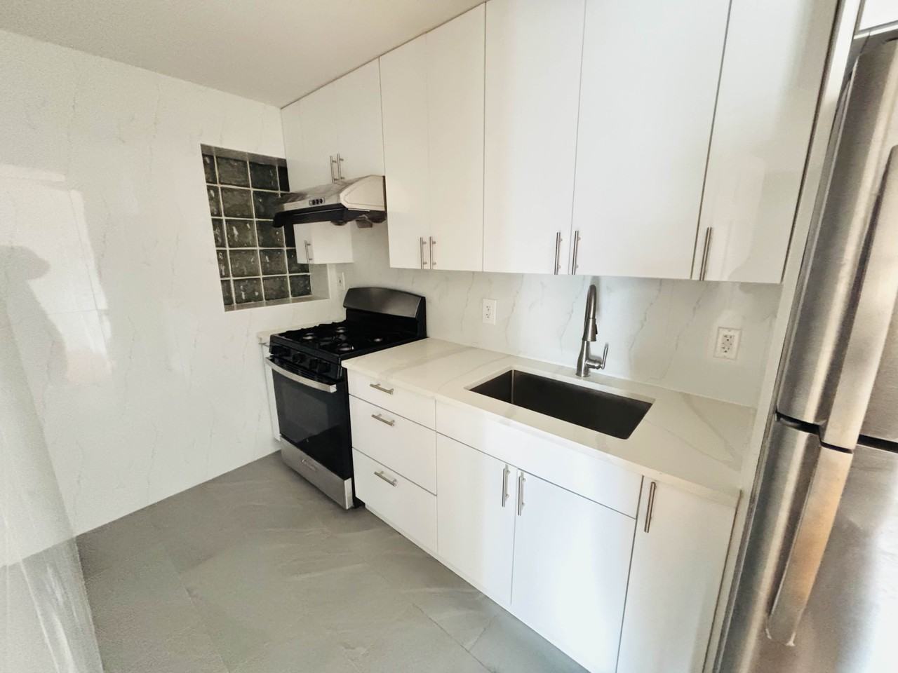 4318 Robinson St #4B - Photo 7 of 9