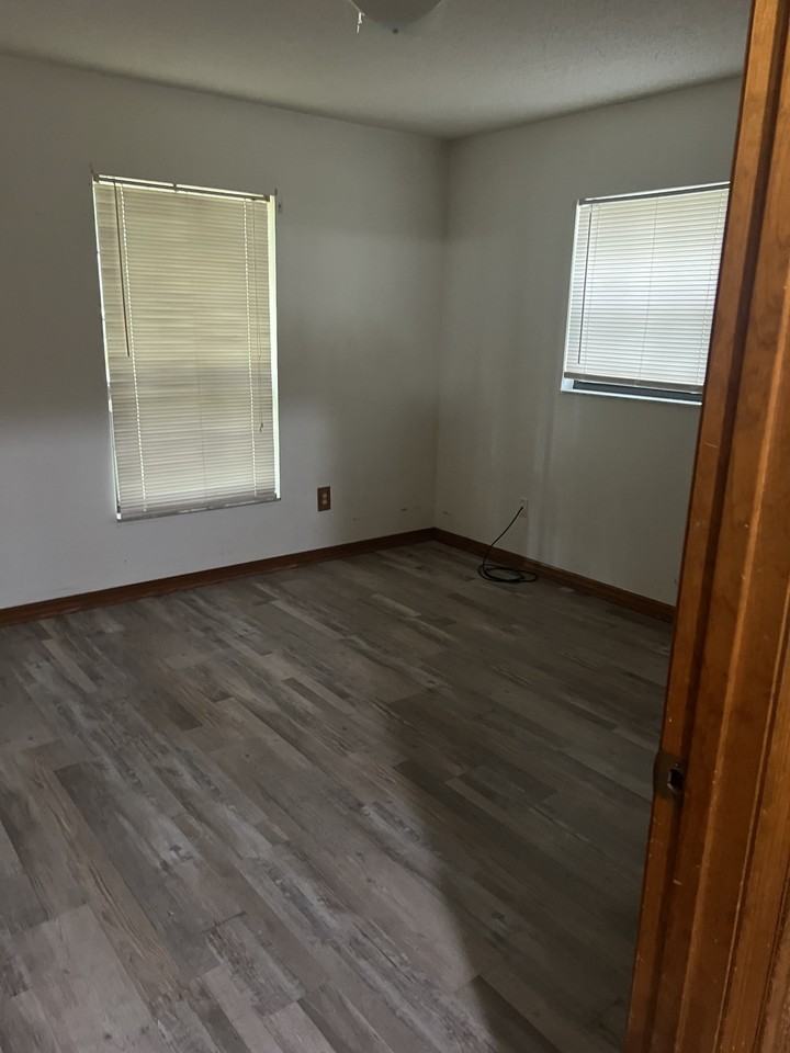 109 Clay Ave S #NA - Photo 2 of 13