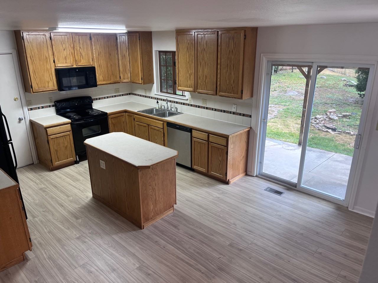 2313 Yorkshire St #NA - Photo 2 of 10