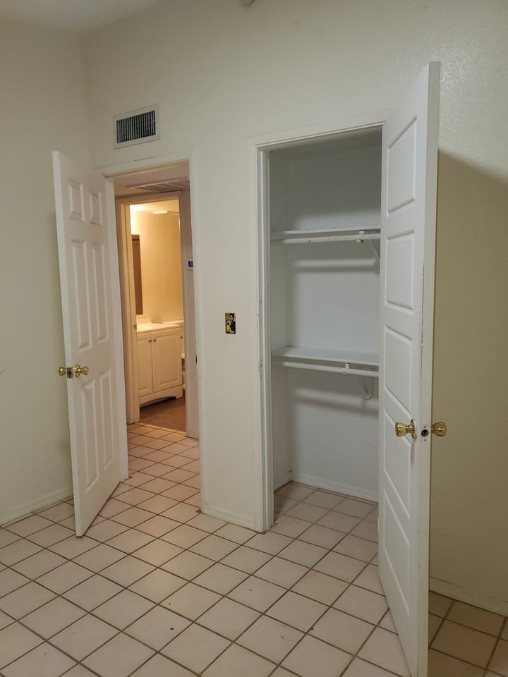 755 W 41st St - Photo 6 of 8
