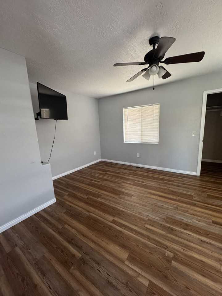 448 N 400 W #1 - Photo 2 of 5