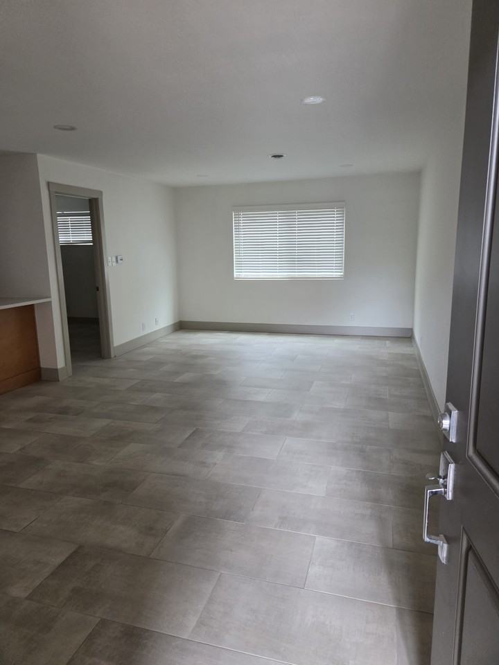 918 10th Ave #1 - Photo 2 of 10