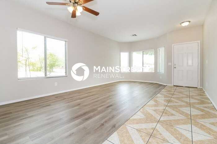 2624 N 63rd Ave - Photo 4 of 16