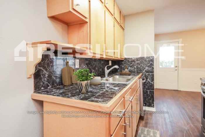 5211 Parkridge Dr - Photo 4 of 18