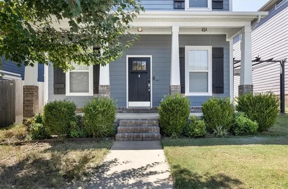 1736 S 39th Pl #NA - Photo 2 of 28