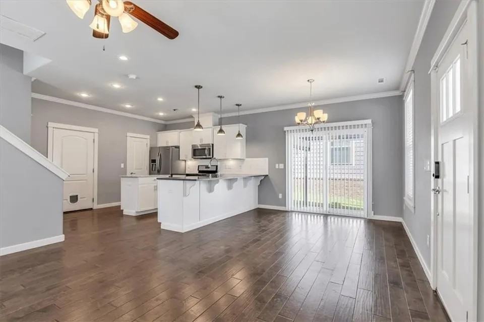 1736 S 39th Pl #NA - Photo 3 of 28