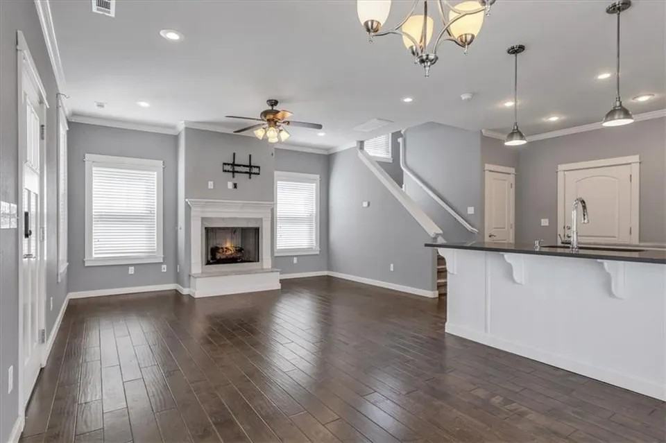 1736 S 39th Pl #NA - Photo 5 of 28