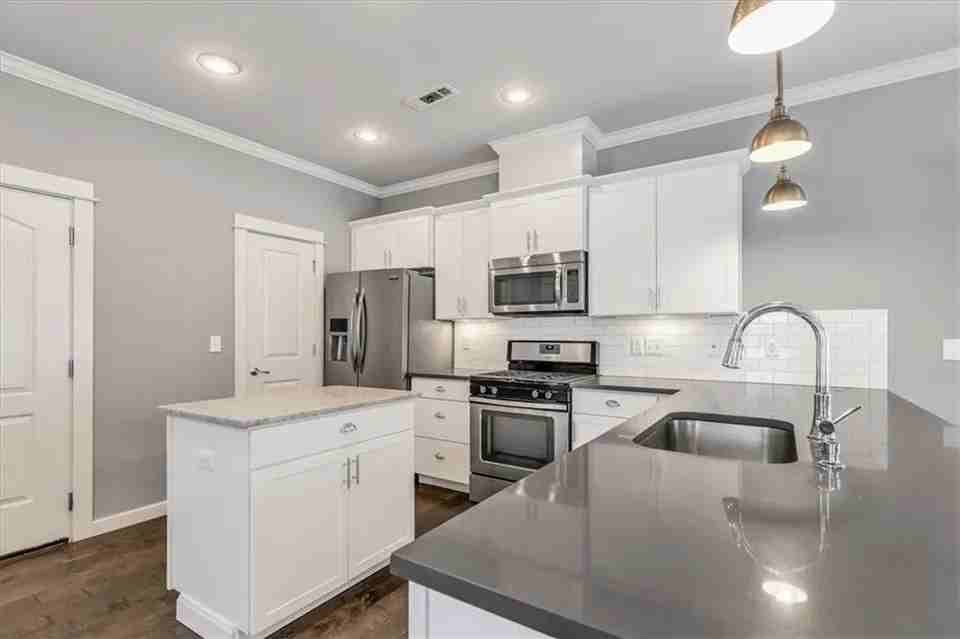 1736 S 39th Pl #NA - Photo 7 of 28
