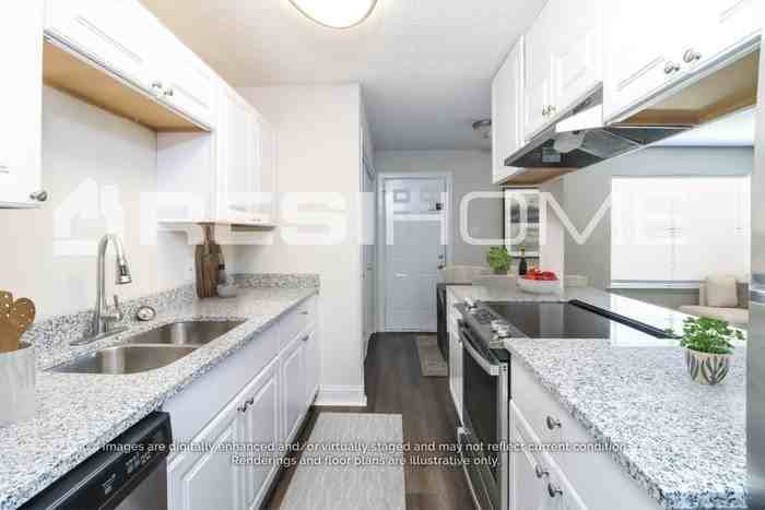 1104 Patrick St - Photo 4 of 16