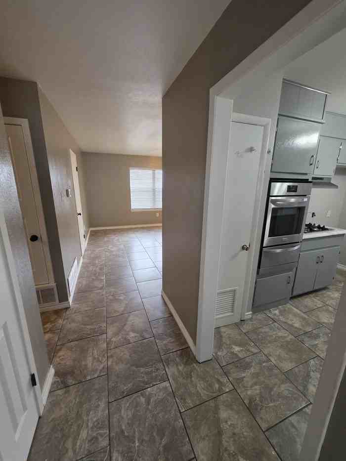 3311 W Shandon Ave - Photo 3 of 28