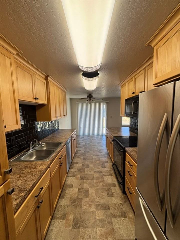 408 E Pinehurst Dr - Photo 2 of 15