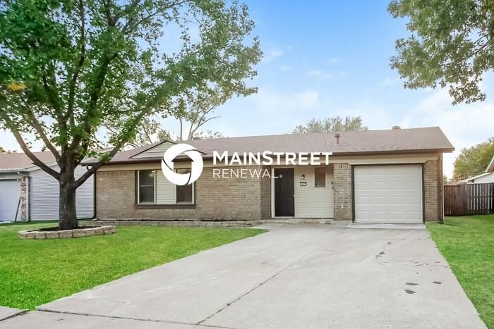 1427 Caladium Dr - Photo 3 of 16