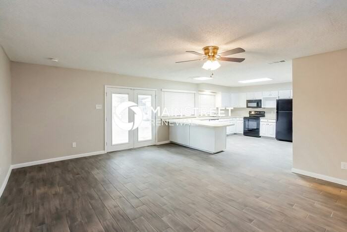 1427 Caladium Dr - Photo 4 of 16