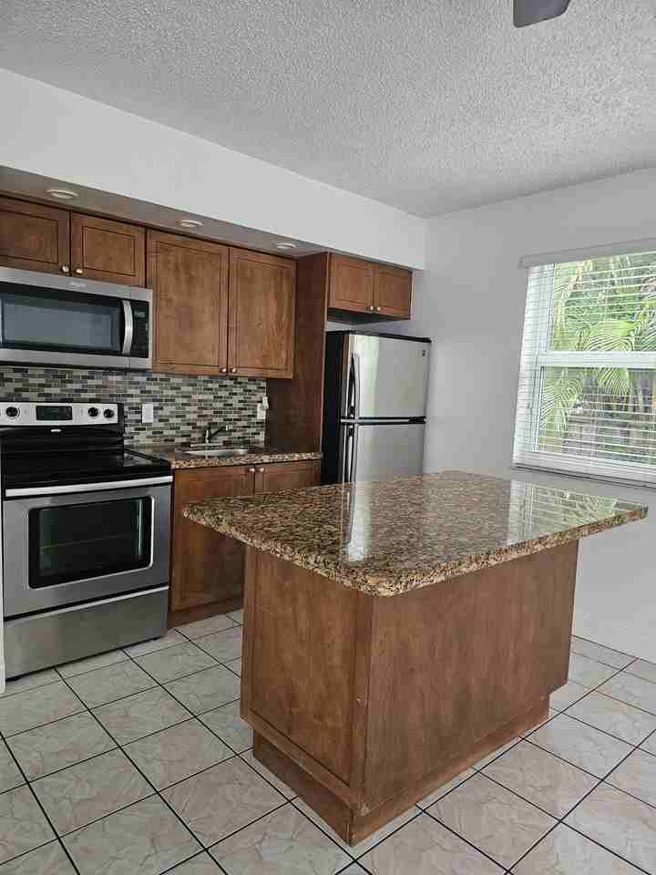 2730 Sw 28th Ct #NA - Photo 3 of 10