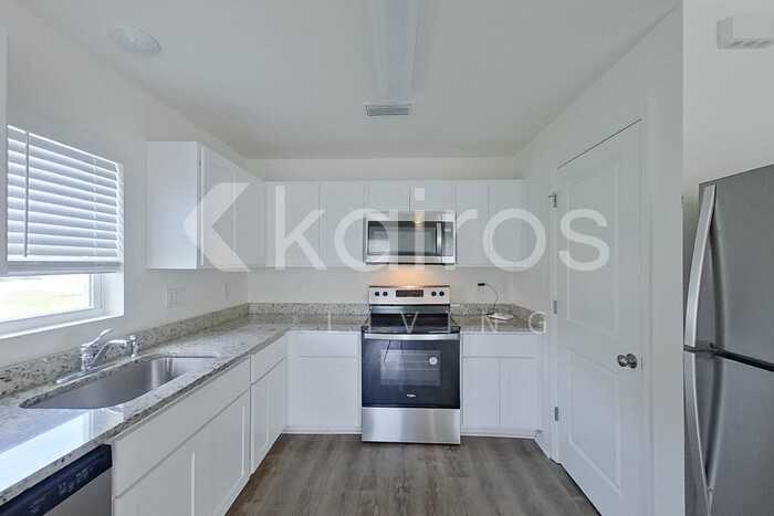 158 Snedeker St - Photo 7 of 24