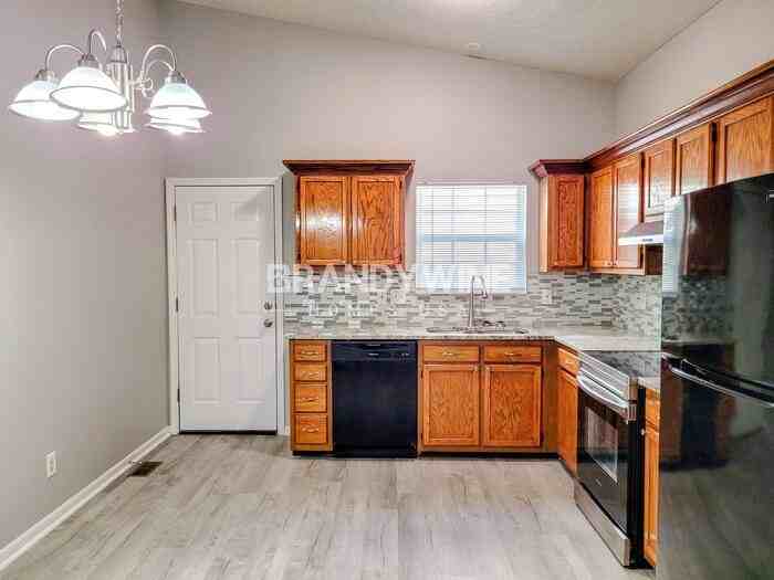 4108 Luxembourg Cir E - Photo 7 of 22
