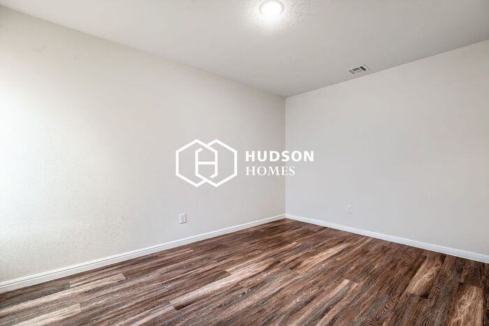 1714 E Cornell St - Photo 6 of 14